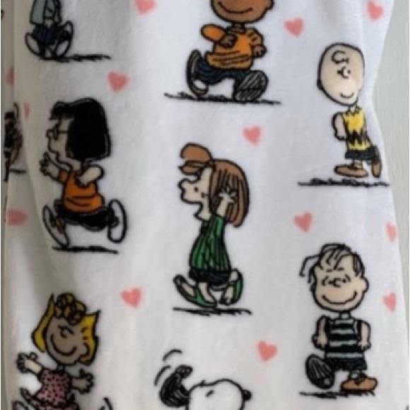 Peanuts Hearts Throw Blanket - Picture 2 of 2